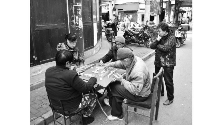 Leisure Time - 9 Play mahjong